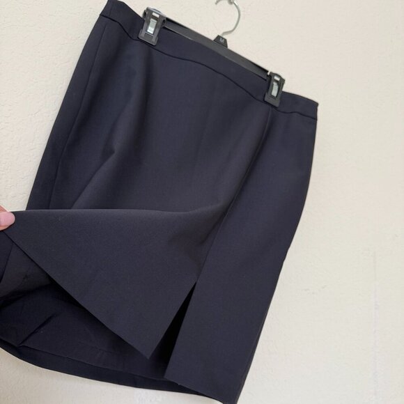 NWT Ann Taylor Classic Suit Pencil skirt in lightweight wool blend size 4P - Picture 1 of 12